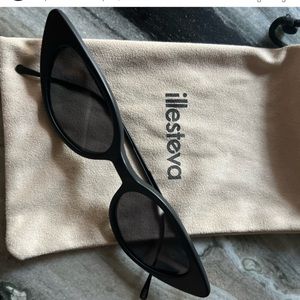 Skinny illesteva black matte sunglasses